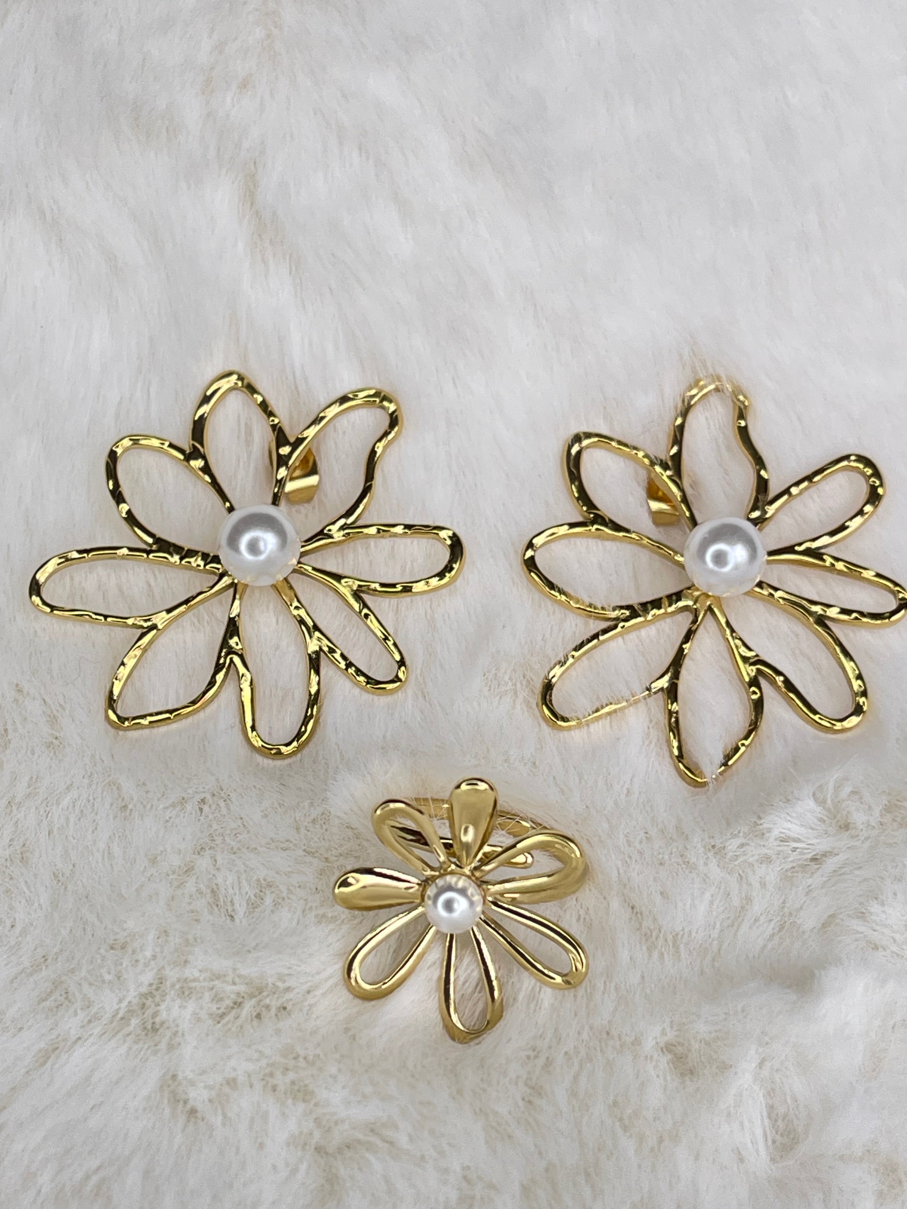 Bague & boucles d’oreilles fleurs